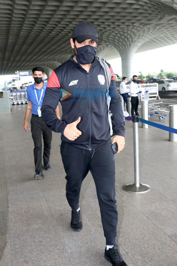 photos arjun kapoor disha patani john abraham and daisy shah snapped at the airport2 1