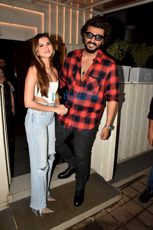 photos arjun kapoor and tara sutaria spotted in bandra