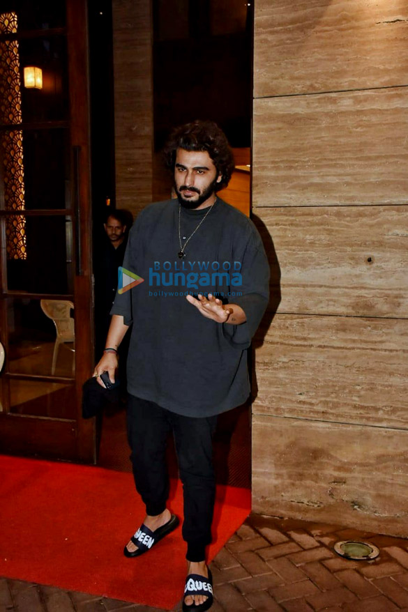 photos arjun kapoor snapped at malaika aroras house in bandra 1