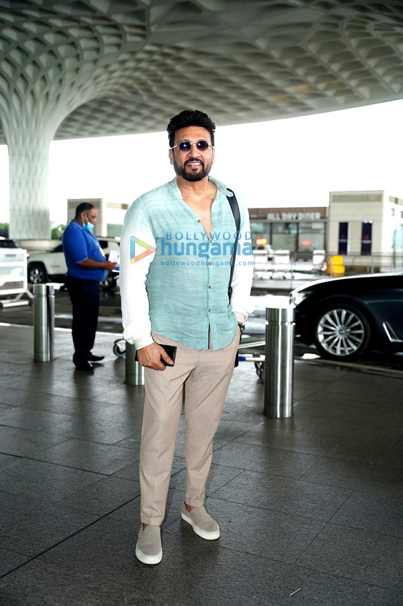 photos deepika padukone shekhar suman jannat zubair rahmani and others snapped at the airport 2
