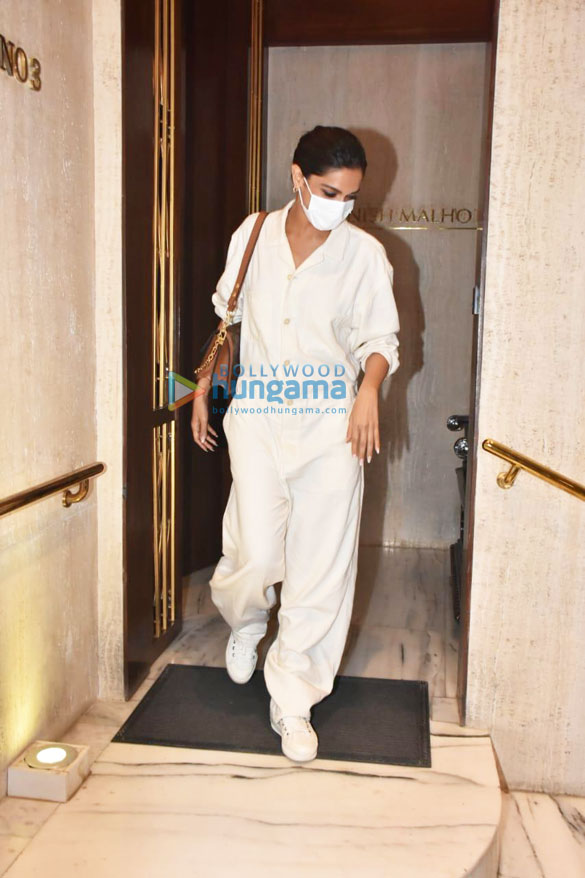 photos deepika padukone snapped at manish malhotras house in bandra 2