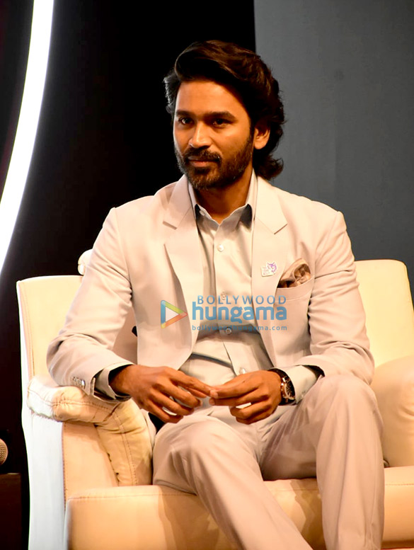 photos dhanush and the russo brothers attend the press conference of the gray man 5