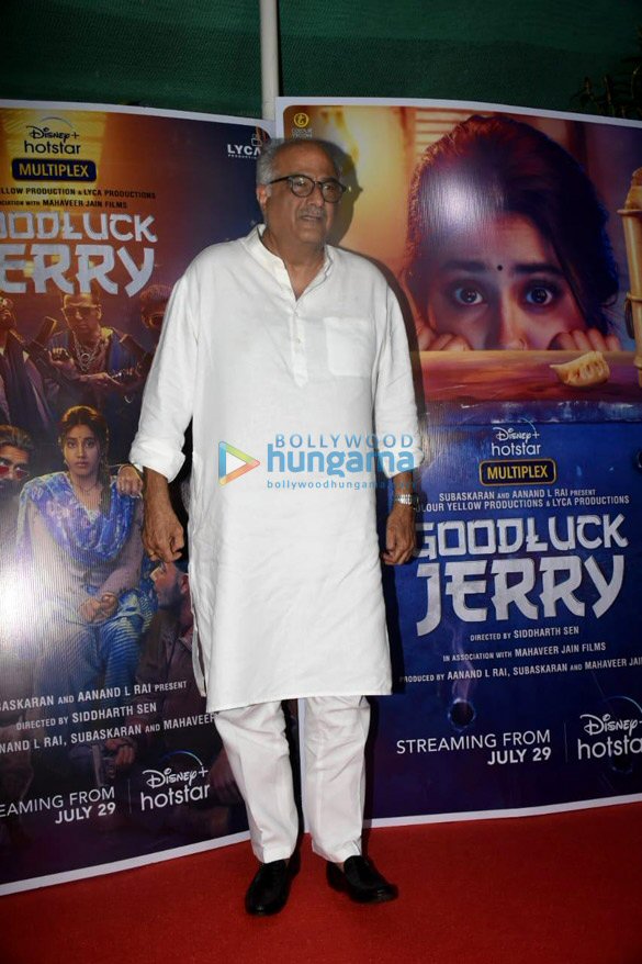 photos janhvi kapoor boney kapoor and others at the screening of good luck jerry 5