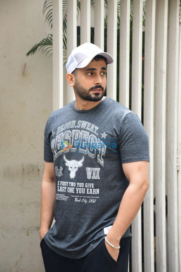 photos karan kundra and sunny singh nijjar snapped at the gym in juhu 5
