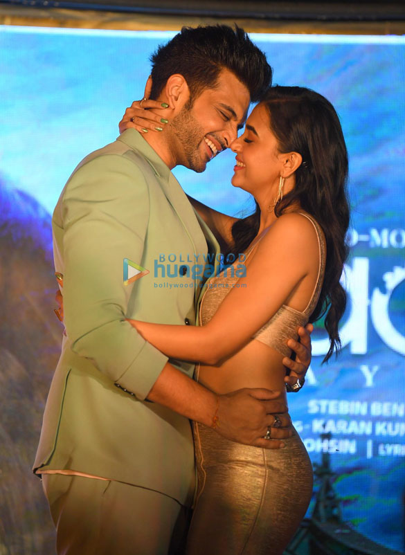 photos karan kundrra tejasswi prakash and others grace the launch of the track baarish aayi hai 3
