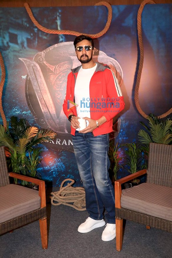 photos kichcha sudeepa snapped promoting his film vikrant rona in juhu 4