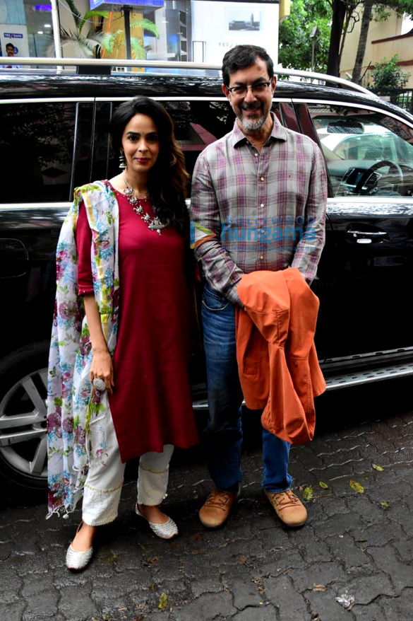 photos mallika sherawat and rajat kapoor snapped at the kitchen garden in bandra 1