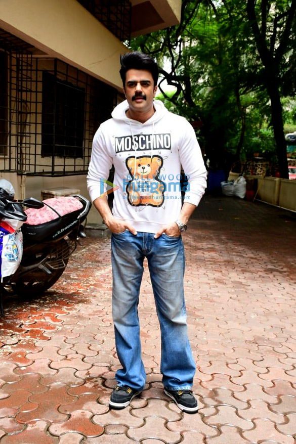 photos maniesh paul snapped at his office in andheri 3