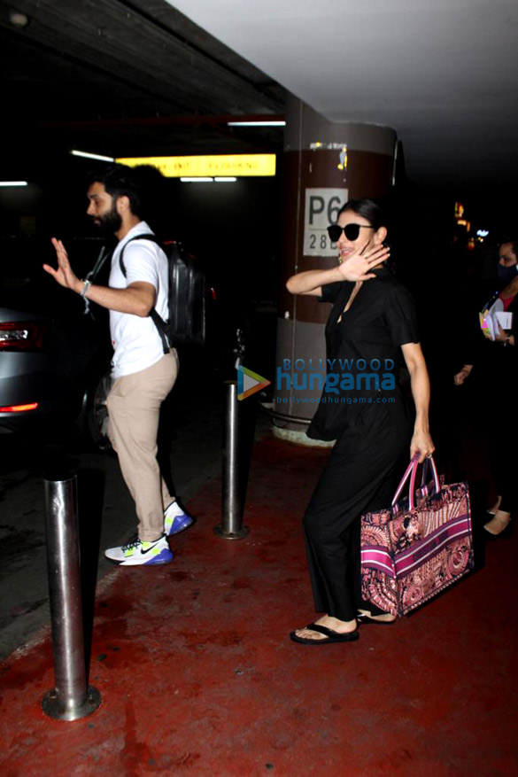 photos mouni roy snapped with her husband at the mumbai airport 2