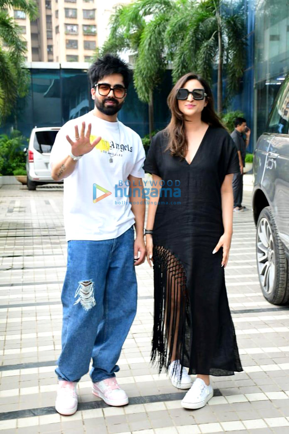 photos parineeti chopra and harrdy sandhu snapped in andheri 4
