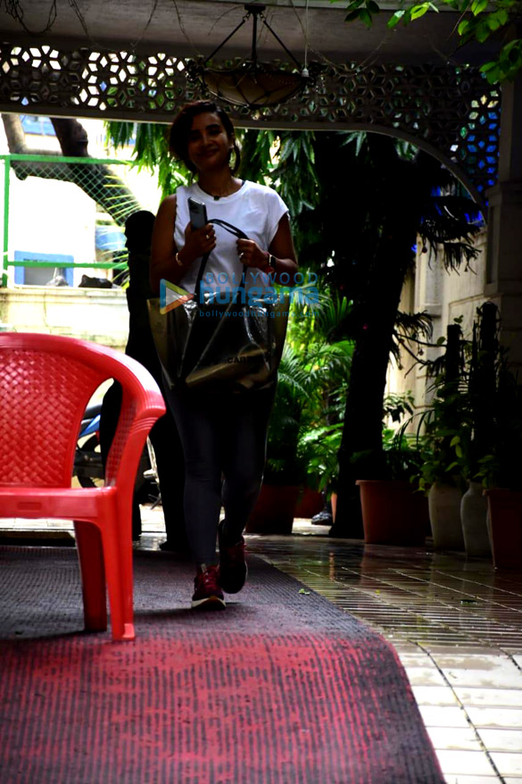 photos patralekha spotted in bandra 4