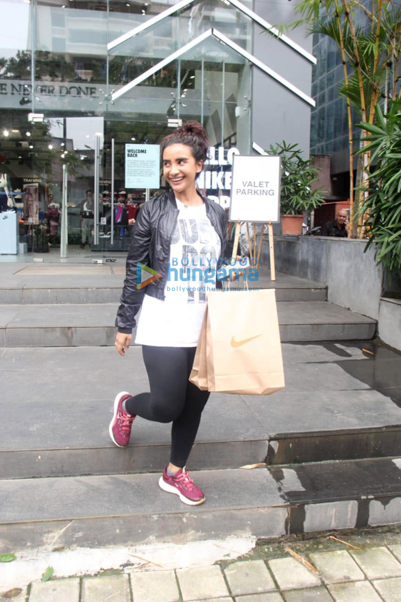 photos patralekha spotted in santacruz 4