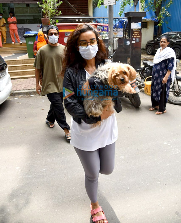 photos rajkummar rao and patralekha snapped together with their pet at a clinic in bandra 2