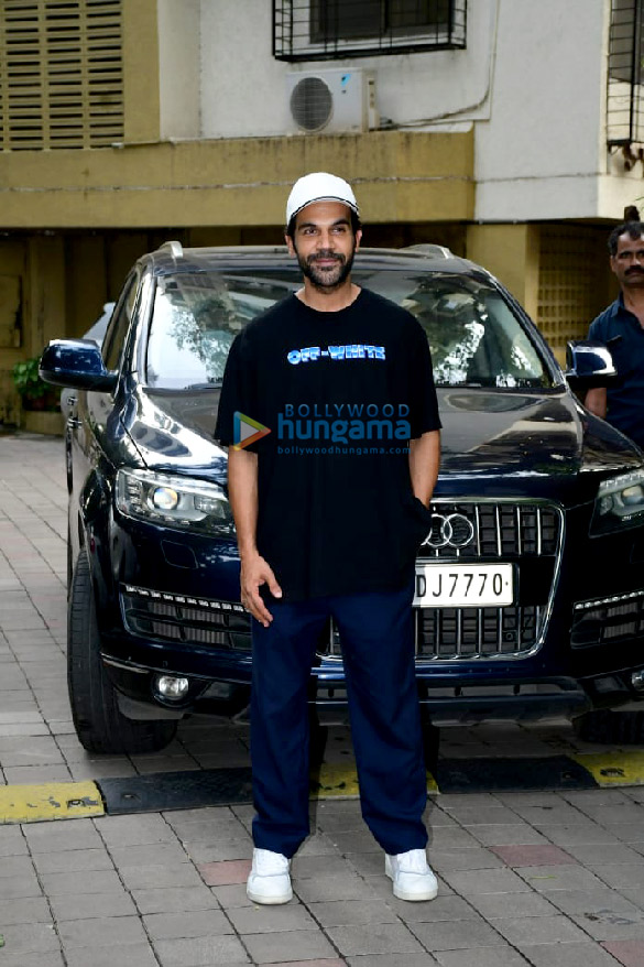 Photos: Rajkummar Rao snapped in Juhu Photos: Rajkummar Rao snapped in Juhu