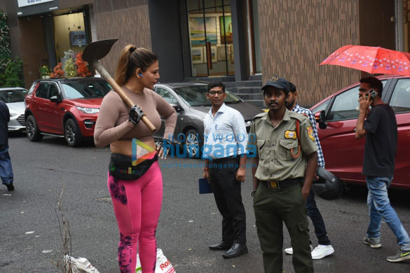 photos rakhi sawant snapped doing her bit for a cleaner mumbai 2