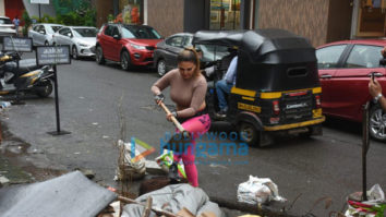 Photos: Rakhi Sawant snapped doing her bit for a cleaner Mumbai