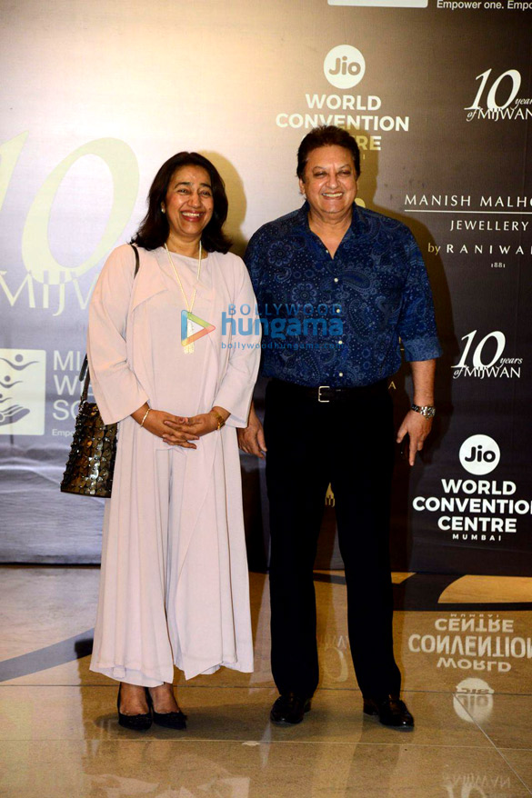 photos ranveer singh deepika padukone shabana azmi and others grace the red carpet of manish malhotras mijwan couture show 10