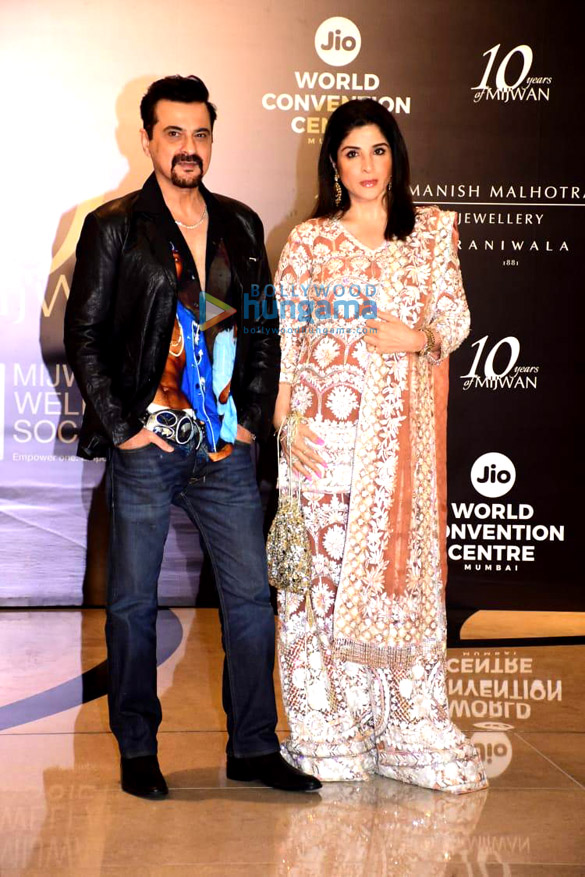 photos ranveer singh deepika padukone shabana azmi and others grace the red carpet of manish malhotras mijwan couture show 6