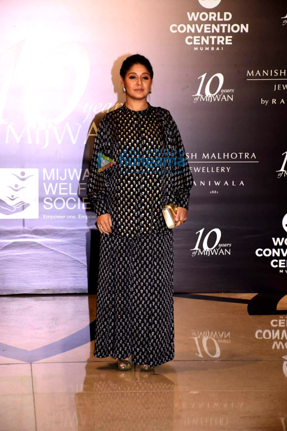 photos ranveer singh deepika padukone shabana azmi and others grace the red carpet of manish malhotras mijwan couture show 9