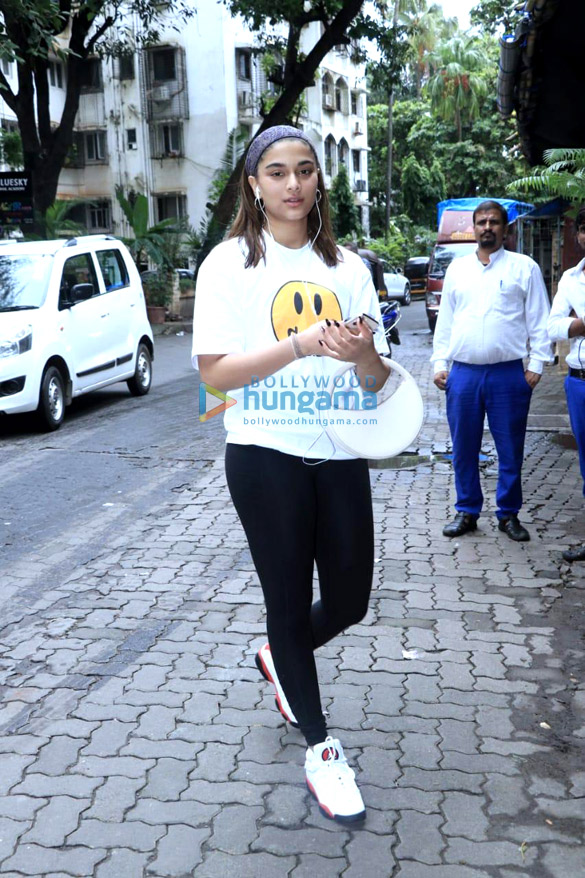 photos saiee manjrekar snapped in juhu 2 2