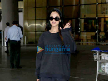 Photos: Sonal Chauhan snapped at the airport