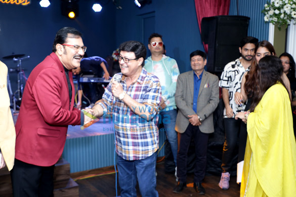 photos sonu nigam sachin pilgaonkar and others snapped at sudesh bhosa 11