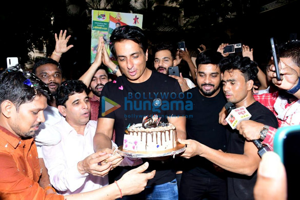 photos sonu sood celebrates his birthday with fans and media 6