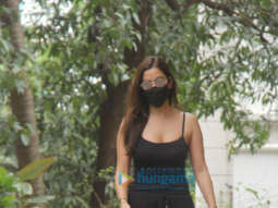 Photos: Sophie Choudry spotted in Khar