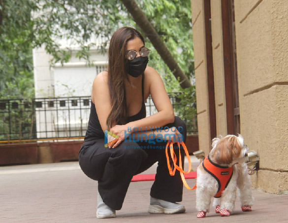 photos sophie choudry spotted in khar 4 3