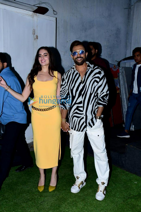 photos taapsee pannu and mithali raj snapped promoting their film shabaash mithu on the sets of dance deewane juniors 6