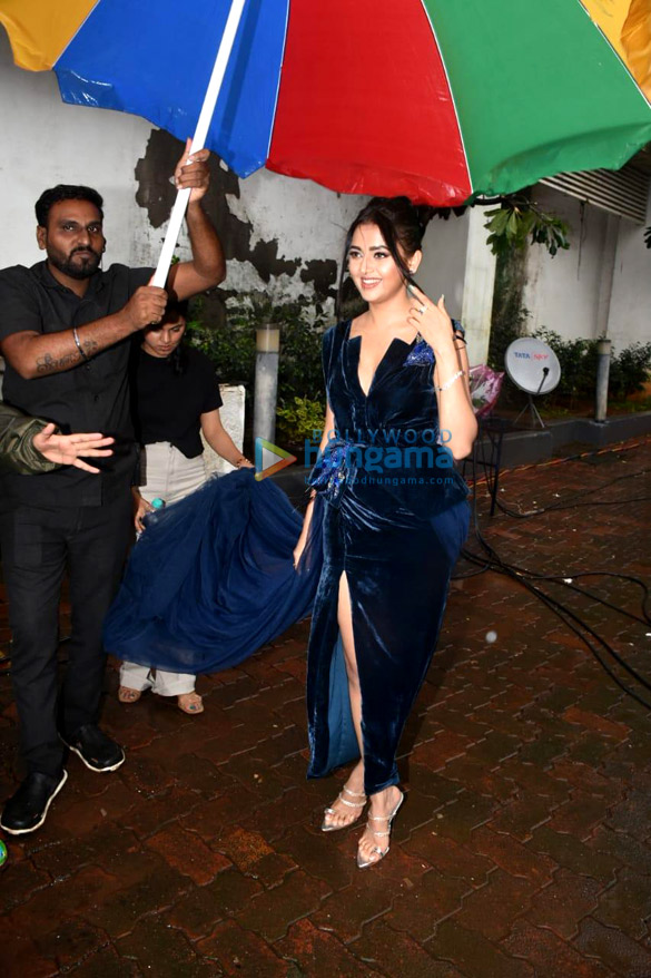 photos tejasswi prakash snapped on the sets of dance deewane juniors 3