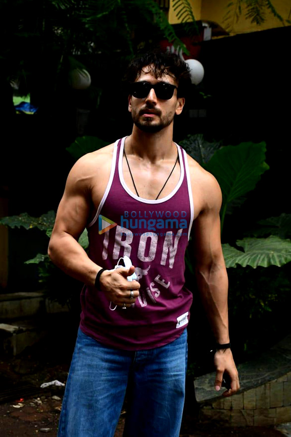 Photos: Tiger Shroff snapped in Juhu