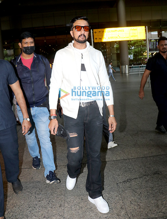 photos urvashi rautela kichcha sudeepa and raai laxmi snapped at the airport 2