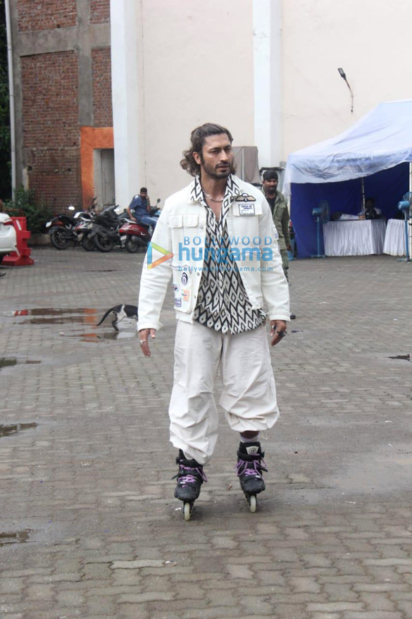 photos vidyut jammwal spotted at mehboob studio in bandra 2