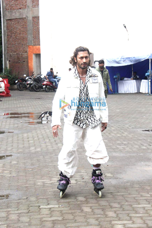 photos vidyut jammwal spotted at mehboob studio in bandra 4