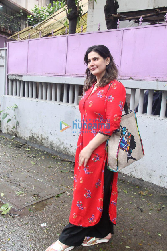 photos zareen khan spotted at dance class in bandra 1