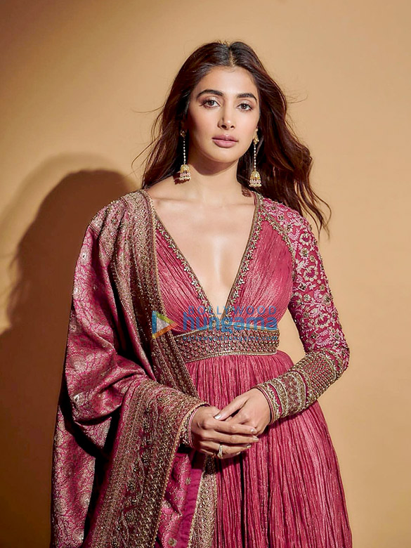 pooja hegde 2 90