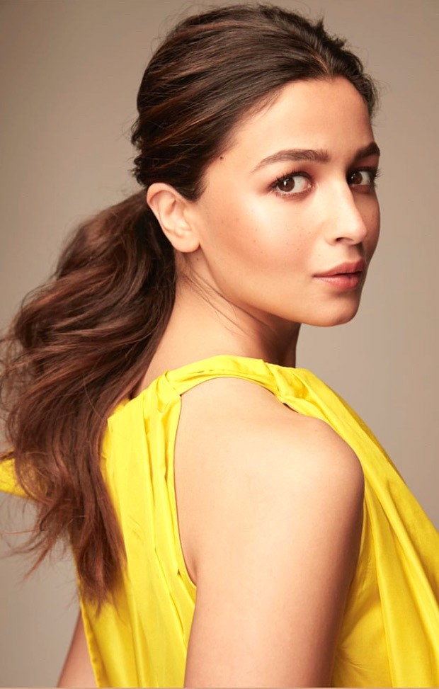 Pregnant Alia Bhatt is a ray of sunshine in Valentino’s oversized short yellow dress worth Rs. 1.95 Lakh for Darlings trailer launch Pregnant Alia Bhatt is a ray of sunshine in Valentino’s oversized short yellow dress worth Rs. 1.95 Lakh for Darlings trailer launch