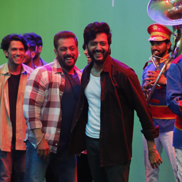 Riteish Deshmukh thanks Salman Khan for being a part of his directorial debut Ved: 'No words to express my gratitude for the grace and kindness' Riteish Deshmukh thanks Salman Khan for being a part of his directorial debut Ved: 'No words to express my gratitude for the grace and kindness'