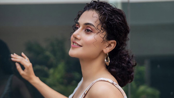 SRK or Rajkumar Hirani, the better sense of humour? Taapsee Pannu responds | Rapid Fire | Shabaash Mithu SRK or Rajkumar Hirani, the better sense of humour? Taapsee Pannu responds | Rapid Fire | Shabaash Mithu
