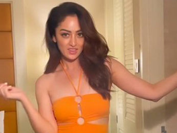 Sandeepa Dhar’s smooth transition into blue saree Sandeepa Dhar’s smooth transition into blue saree