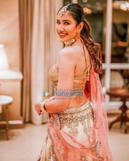 Celebrity Photos of Sonnalli Seygall