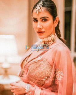 Celebrity Photos of Sonnalli Seygall