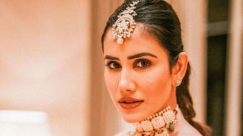 Celebrity Photos of Sonnalli Seygall