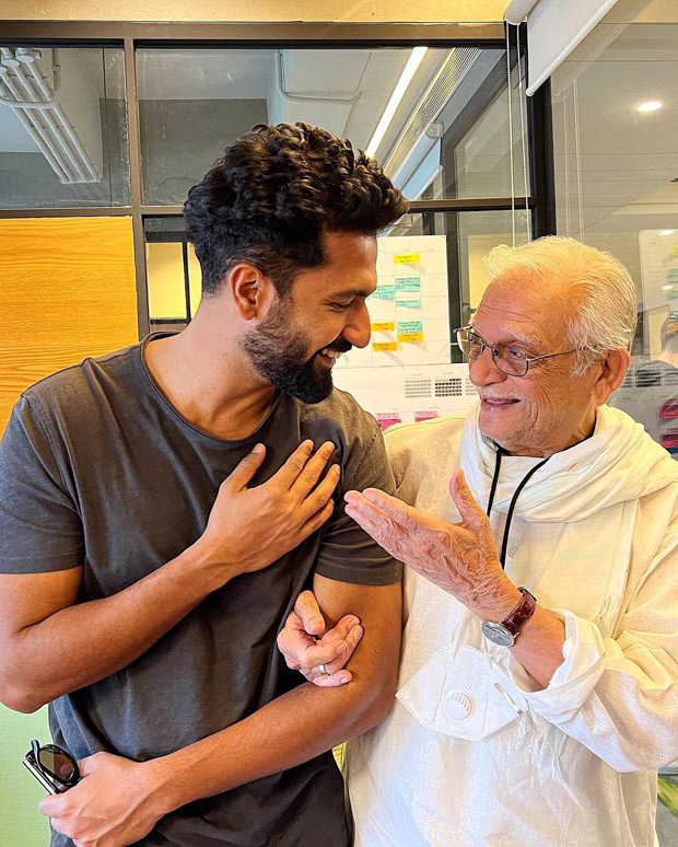 Vicky Kaushal meets lyricist Gulzar, shares a candid moment Vicky Kaushal meets lyricist Gulzar, shares a candid moment