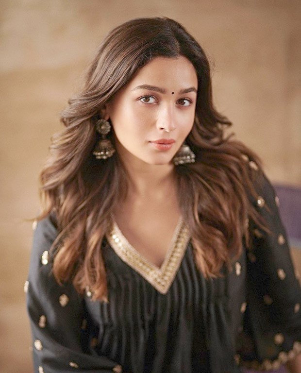 Alia Bhatt casts a spell in black Anarkali worth Rs. 45K at Darlings promotion