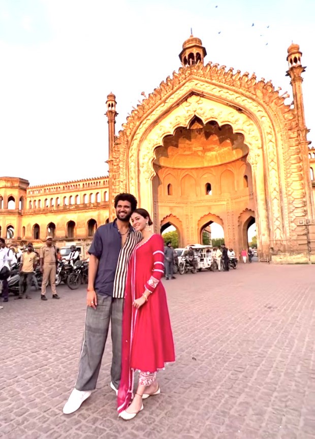 Ananya Panday twirls in front of Rumi Darwaza donning fuschia pink attire; promotes Liger in Lucknow Ananya Panday twirls in front of Rumi Darwaza donning fuschia pink attire; promotes Liger in Lucknow