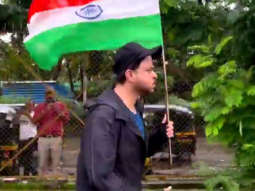 Anil Kapoor hoists the Indian flag in all his uniqueness