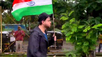 Anil Kapoor hoists the Indian flag in all his uniqueness
