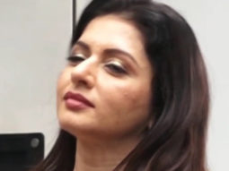 Bhagyashree flaunts her cute smile at paps